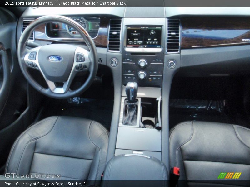 Tuxedo Black Metallic / Charcoal Black 2015 Ford Taurus Limited