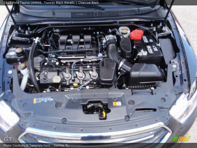 Tuxedo Black Metallic / Charcoal Black 2015 Ford Taurus Limited