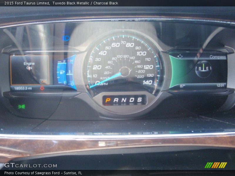 Tuxedo Black Metallic / Charcoal Black 2015 Ford Taurus Limited
