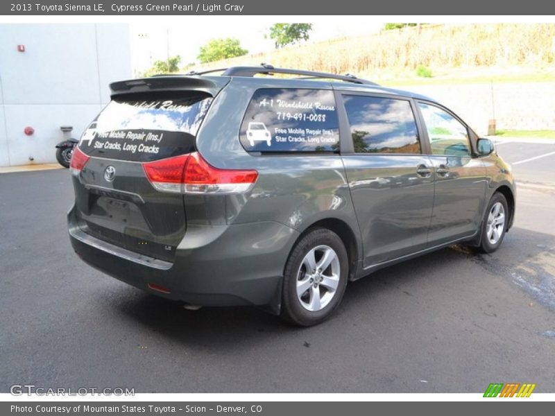 Cypress Green Pearl / Light Gray 2013 Toyota Sienna LE