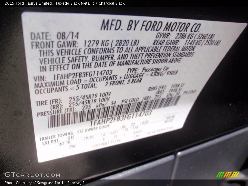 Tuxedo Black Metallic / Charcoal Black 2015 Ford Taurus Limited