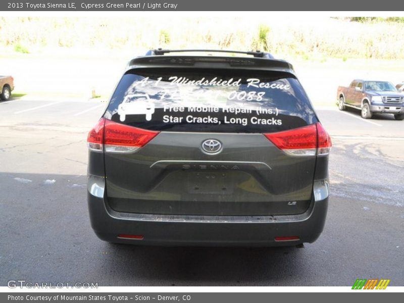 Cypress Green Pearl / Light Gray 2013 Toyota Sienna LE