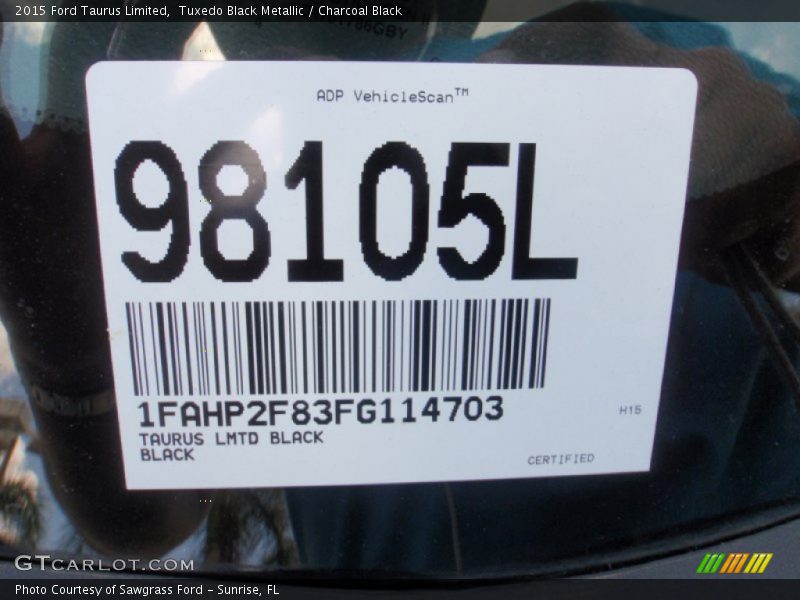 Tuxedo Black Metallic / Charcoal Black 2015 Ford Taurus Limited