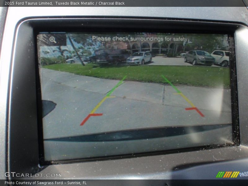 Tuxedo Black Metallic / Charcoal Black 2015 Ford Taurus Limited