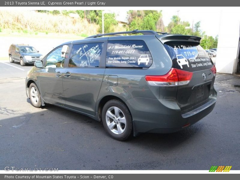 Cypress Green Pearl / Light Gray 2013 Toyota Sienna LE