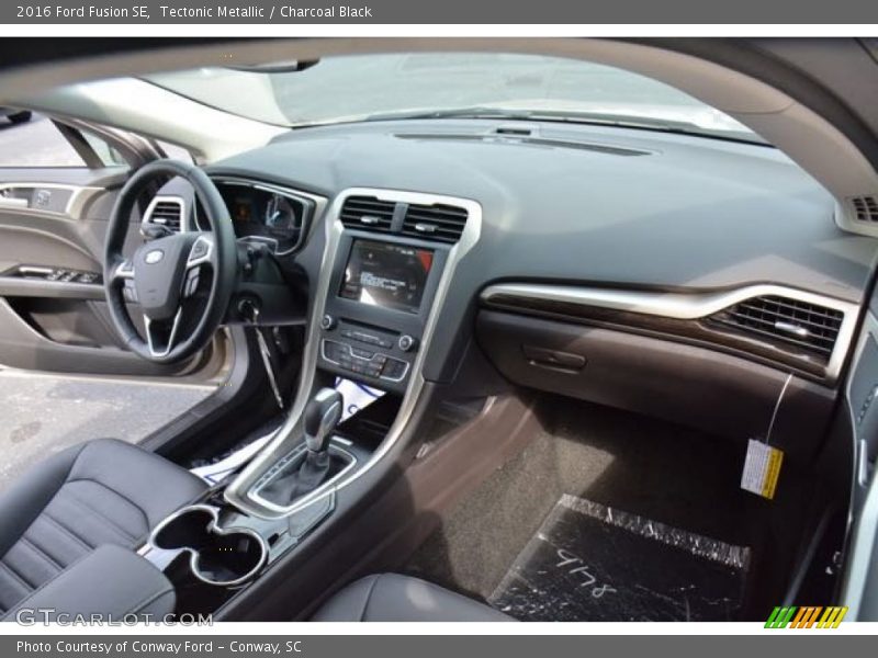 Tectonic Metallic / Charcoal Black 2016 Ford Fusion SE