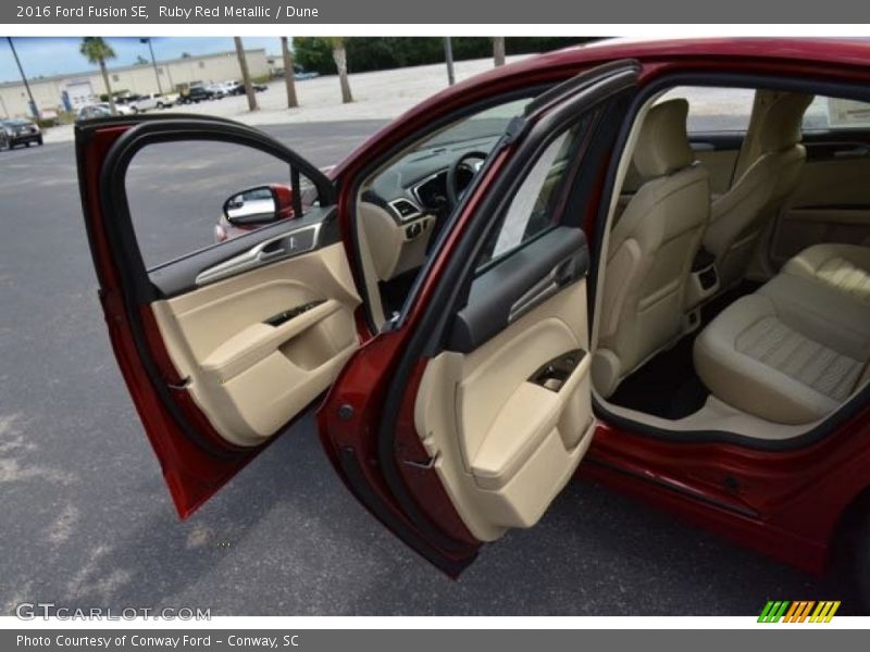 Ruby Red Metallic / Dune 2016 Ford Fusion SE