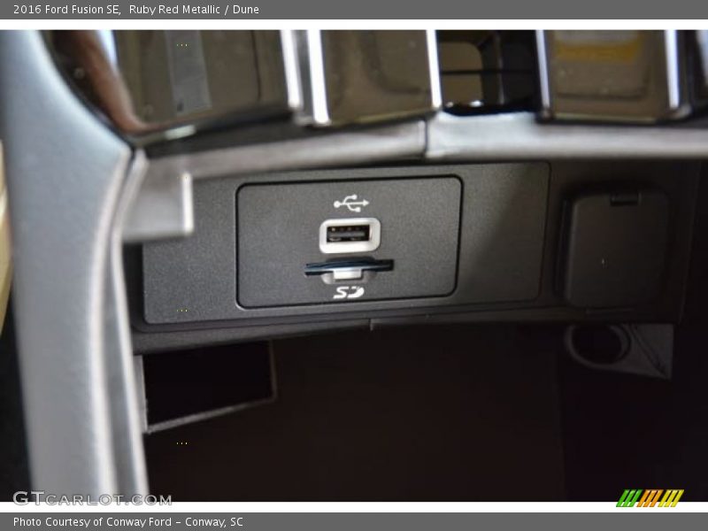 Ruby Red Metallic / Dune 2016 Ford Fusion SE