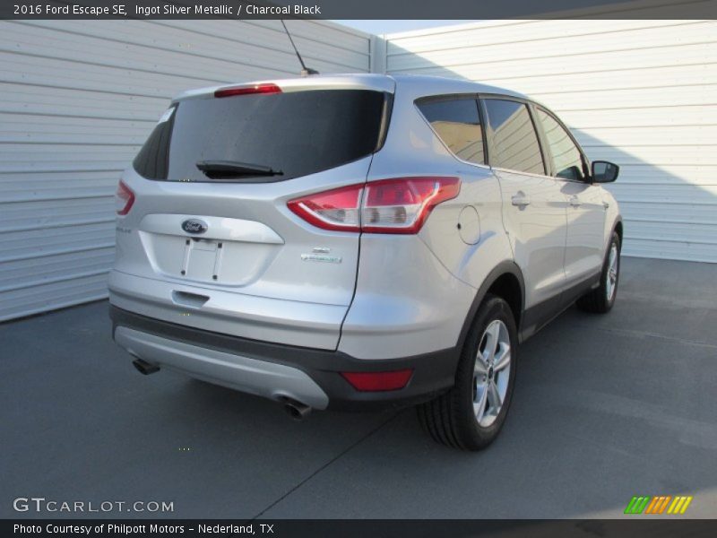 Ingot Silver Metallic / Charcoal Black 2016 Ford Escape SE