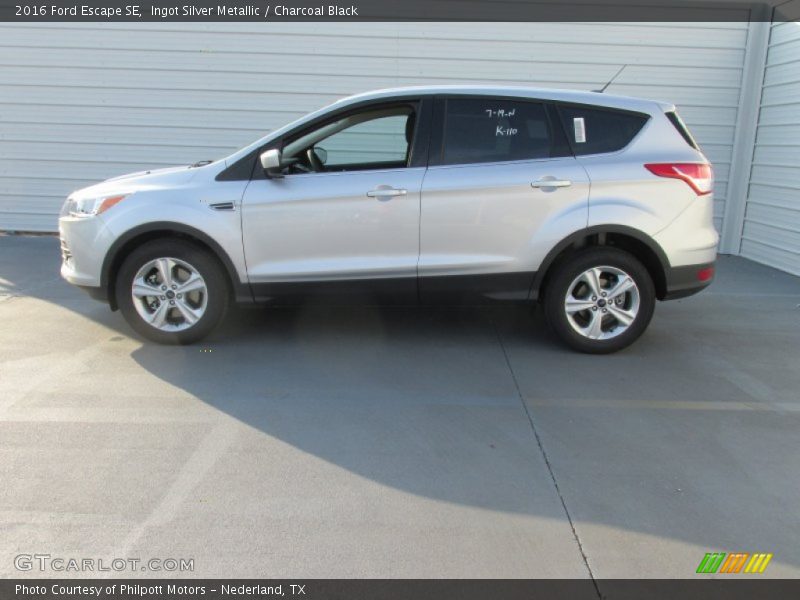 Ingot Silver Metallic / Charcoal Black 2016 Ford Escape SE