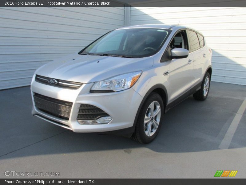 Ingot Silver Metallic / Charcoal Black 2016 Ford Escape SE
