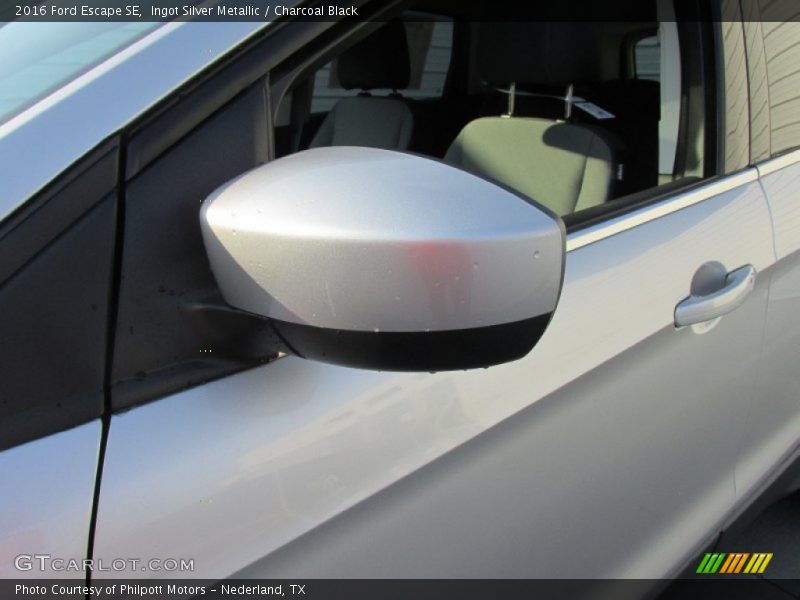 Ingot Silver Metallic / Charcoal Black 2016 Ford Escape SE