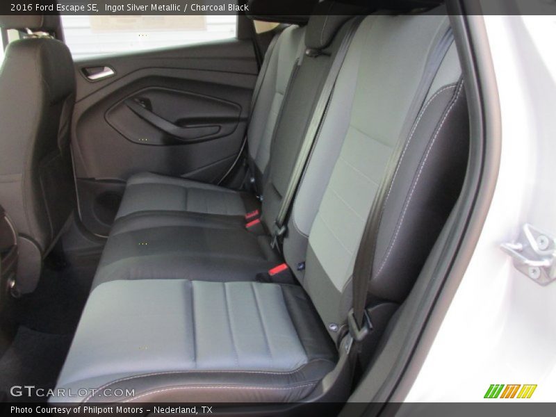 Ingot Silver Metallic / Charcoal Black 2016 Ford Escape SE