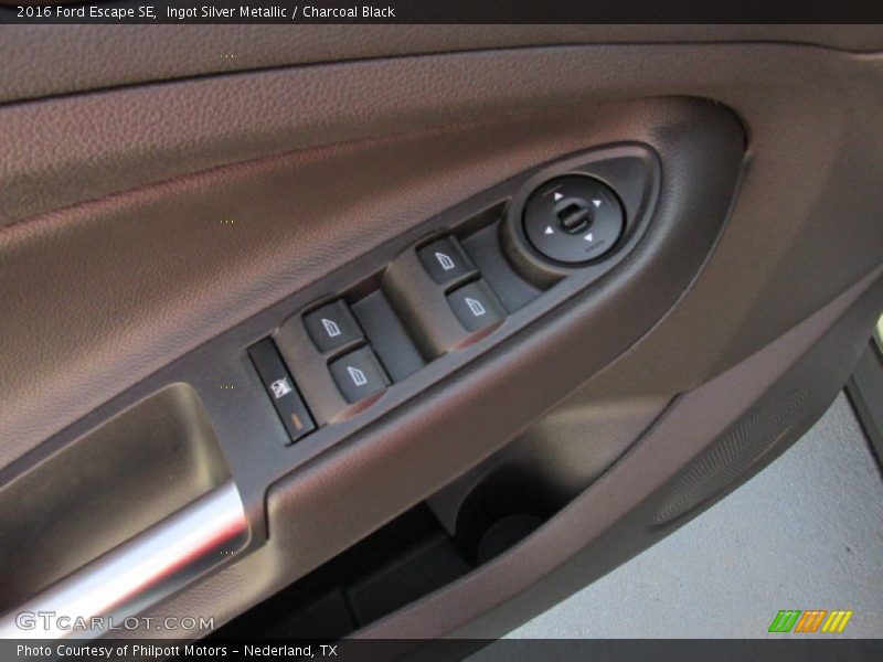 Ingot Silver Metallic / Charcoal Black 2016 Ford Escape SE