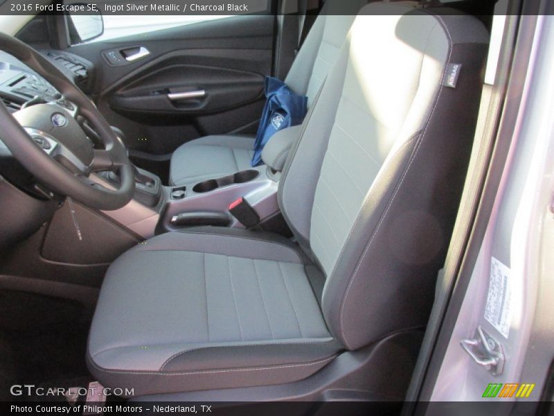 Ingot Silver Metallic / Charcoal Black 2016 Ford Escape SE