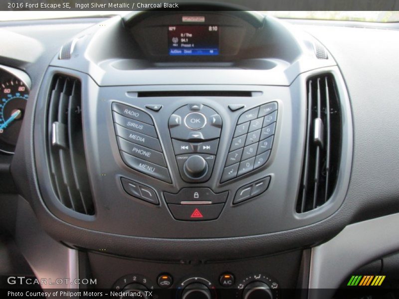 Ingot Silver Metallic / Charcoal Black 2016 Ford Escape SE