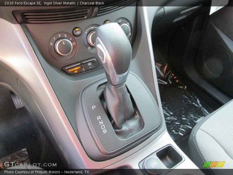 Ingot Silver Metallic / Charcoal Black 2016 Ford Escape SE