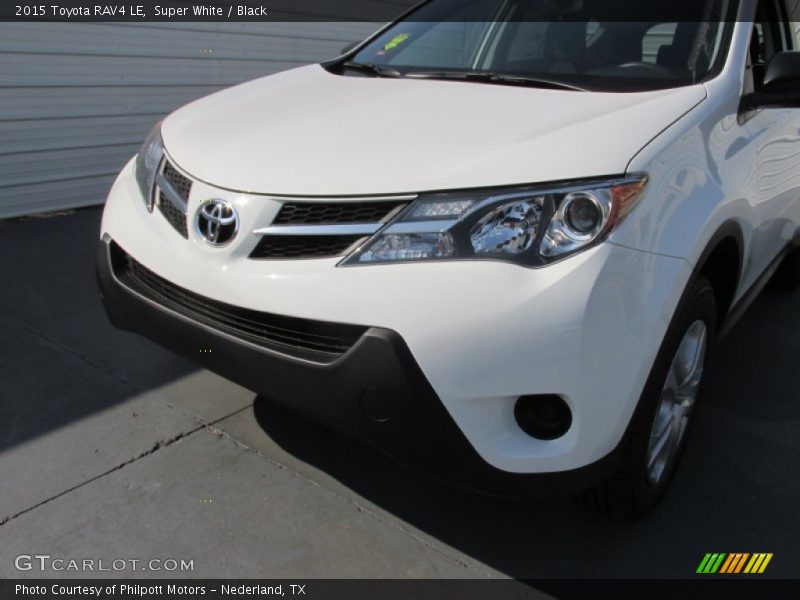 Super White / Black 2015 Toyota RAV4 LE