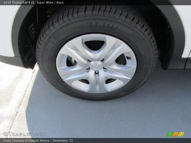 Super White / Black 2015 Toyota RAV4 LE