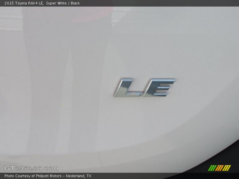 Super White / Black 2015 Toyota RAV4 LE