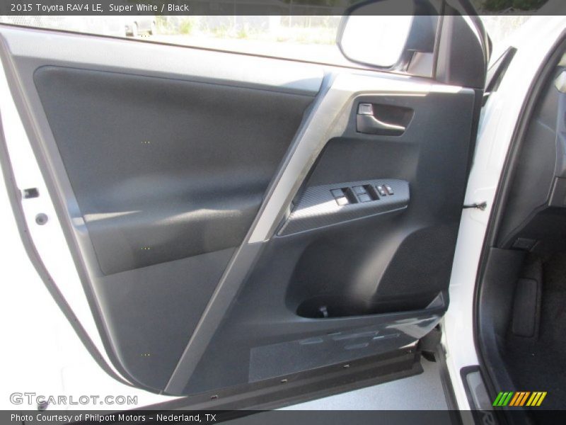 Super White / Black 2015 Toyota RAV4 LE