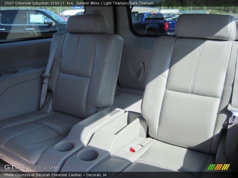 Summit White / Light Titanium/Dark Titanium 2007 Chevrolet Suburban 1500 LT 4x4