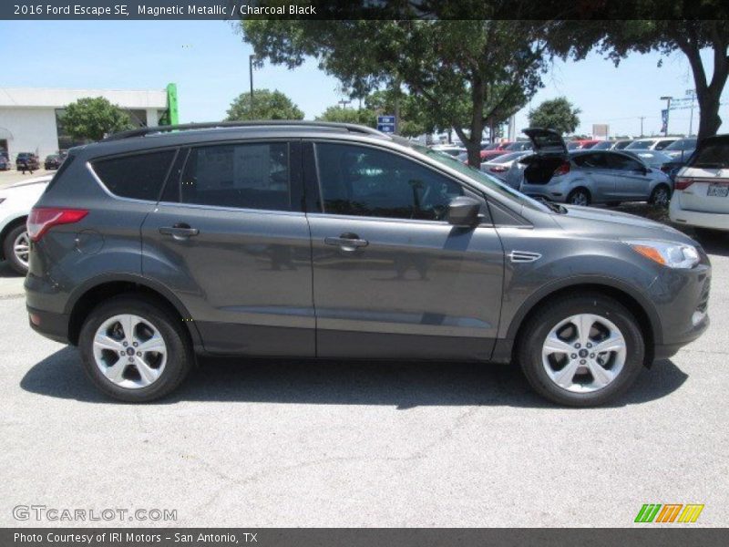 Magnetic Metallic / Charcoal Black 2016 Ford Escape SE