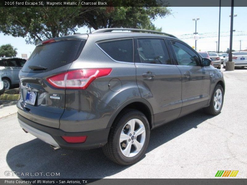 Magnetic Metallic / Charcoal Black 2016 Ford Escape SE