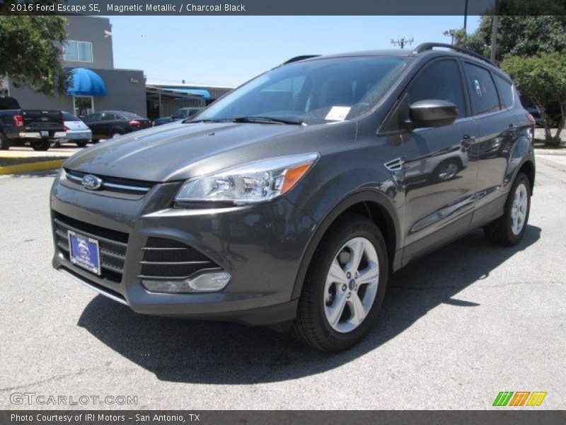 Magnetic Metallic / Charcoal Black 2016 Ford Escape SE
