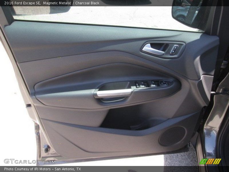 Magnetic Metallic / Charcoal Black 2016 Ford Escape SE
