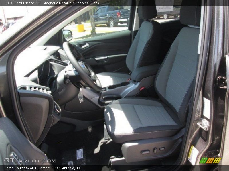 Magnetic Metallic / Charcoal Black 2016 Ford Escape SE