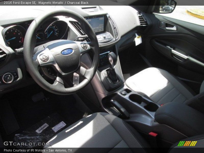 Magnetic Metallic / Charcoal Black 2016 Ford Escape SE