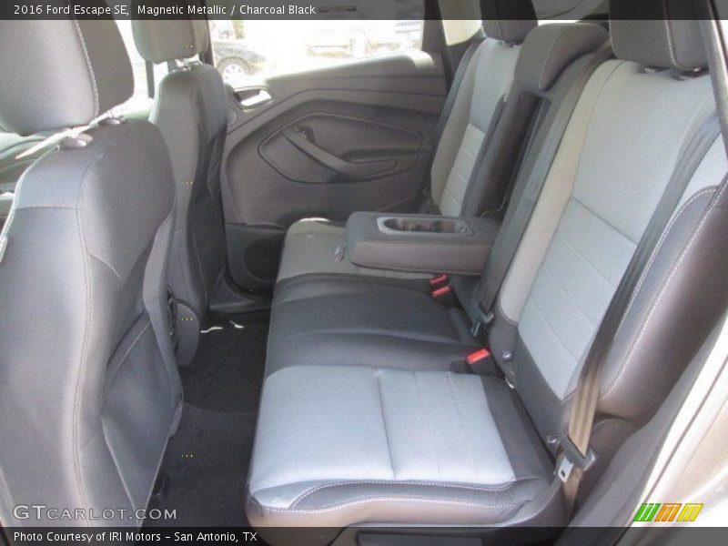 Magnetic Metallic / Charcoal Black 2016 Ford Escape SE