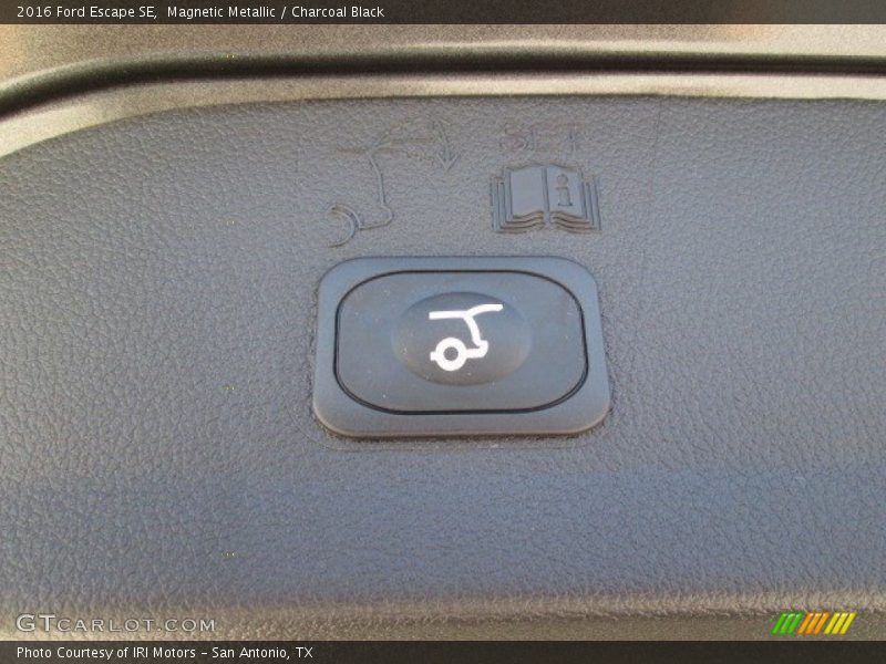 Magnetic Metallic / Charcoal Black 2016 Ford Escape SE