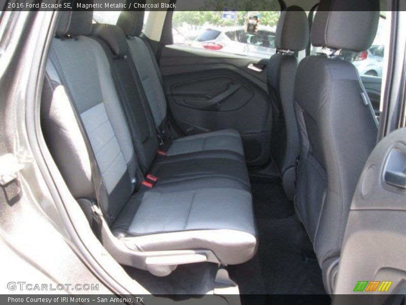 Magnetic Metallic / Charcoal Black 2016 Ford Escape SE
