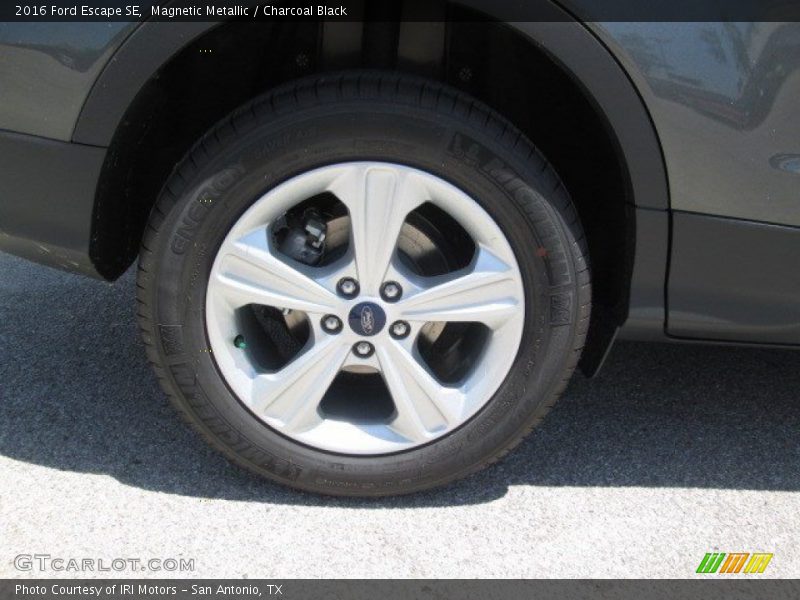 Magnetic Metallic / Charcoal Black 2016 Ford Escape SE