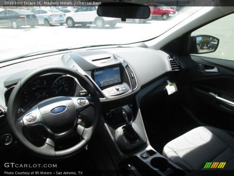 Magnetic Metallic / Charcoal Black 2016 Ford Escape SE