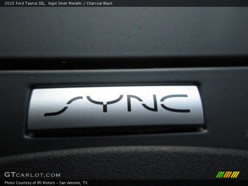 Ingot Silver Metallic / Charcoal Black 2015 Ford Taurus SEL