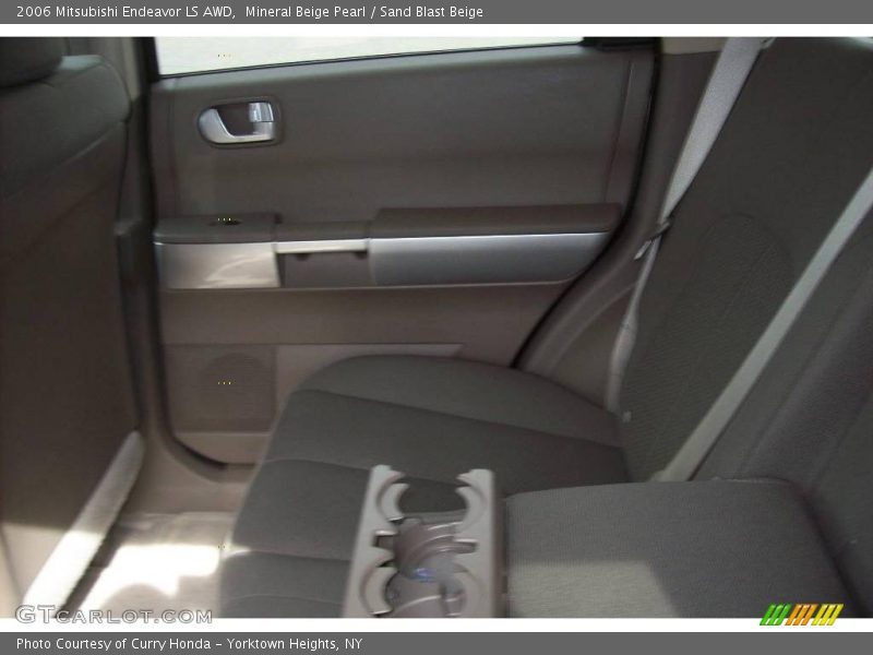 Mineral Beige Pearl / Sand Blast Beige 2006 Mitsubishi Endeavor LS AWD