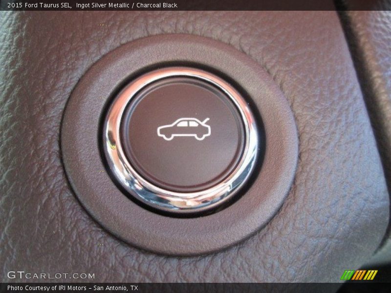 Ingot Silver Metallic / Charcoal Black 2015 Ford Taurus SEL