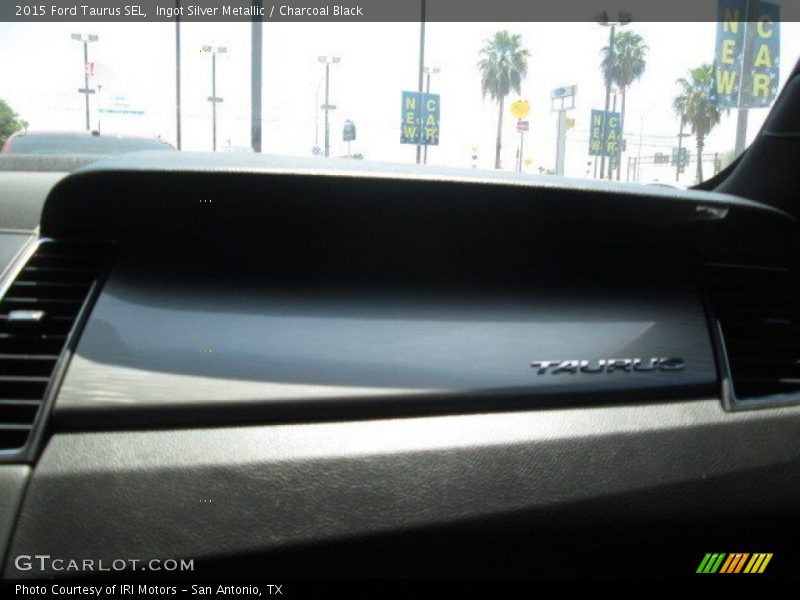 Ingot Silver Metallic / Charcoal Black 2015 Ford Taurus SEL