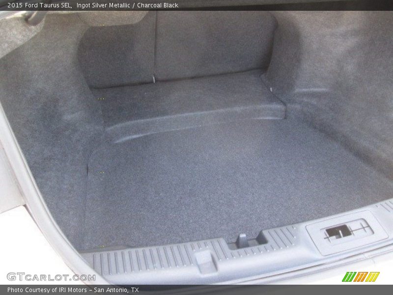 Ingot Silver Metallic / Charcoal Black 2015 Ford Taurus SEL