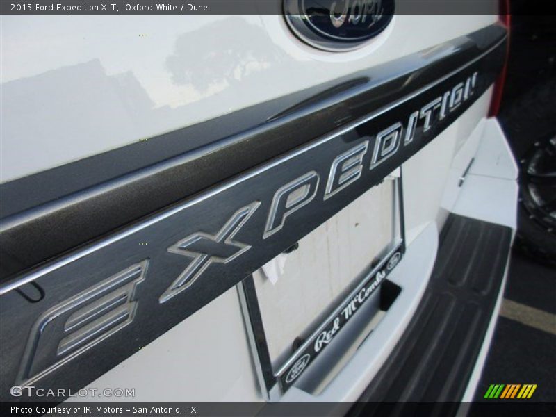 Oxford White / Dune 2015 Ford Expedition XLT