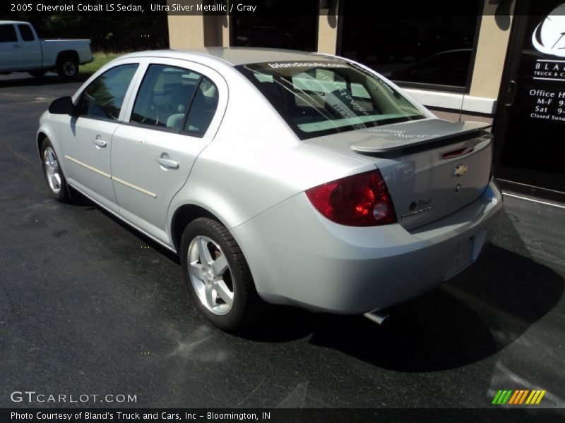 Ultra Silver Metallic / Gray 2005 Chevrolet Cobalt LS Sedan