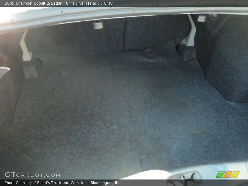 Ultra Silver Metallic / Gray 2005 Chevrolet Cobalt LS Sedan