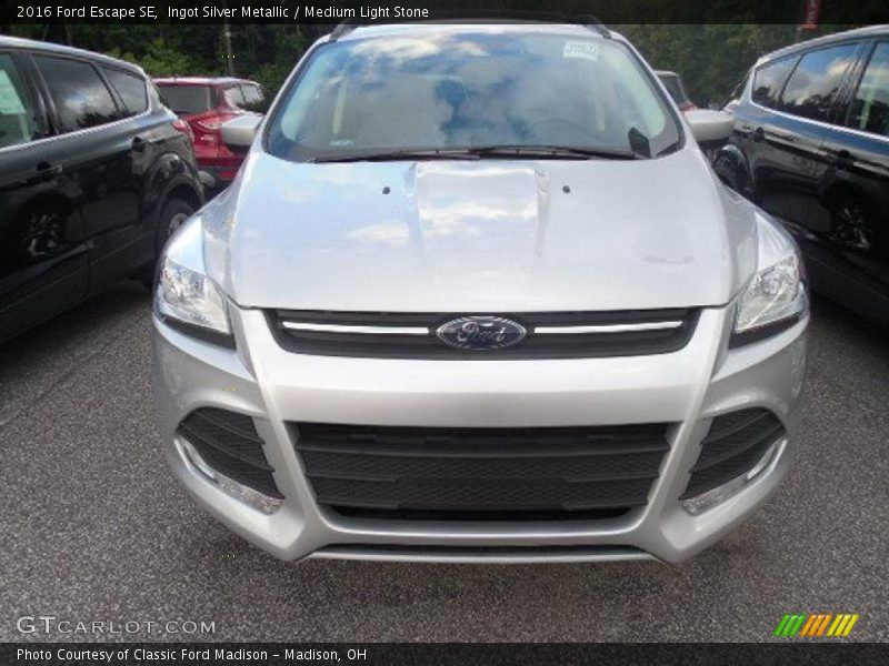 Ingot Silver Metallic / Medium Light Stone 2016 Ford Escape SE