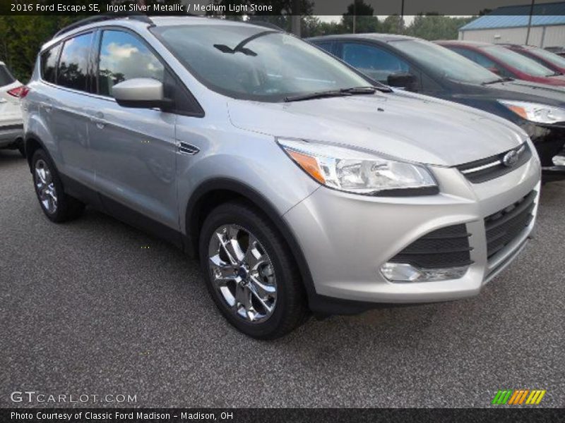 Ingot Silver Metallic / Medium Light Stone 2016 Ford Escape SE