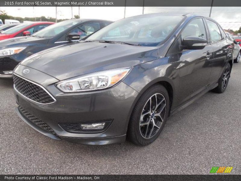 Magnetic Metallic / Charcoal Black 2015 Ford Focus SE Sedan