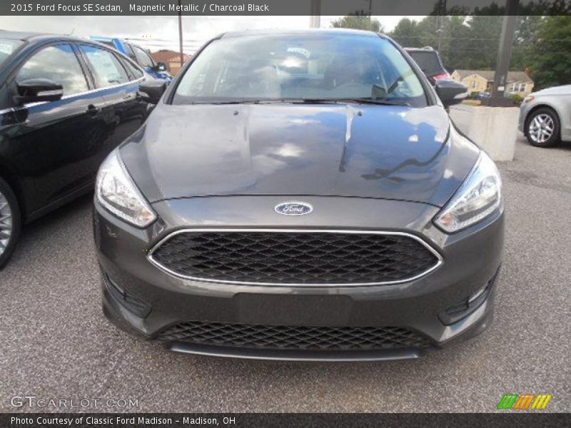 Magnetic Metallic / Charcoal Black 2015 Ford Focus SE Sedan
