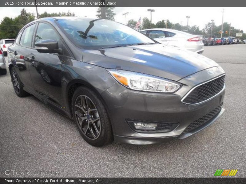 Magnetic Metallic / Charcoal Black 2015 Ford Focus SE Sedan